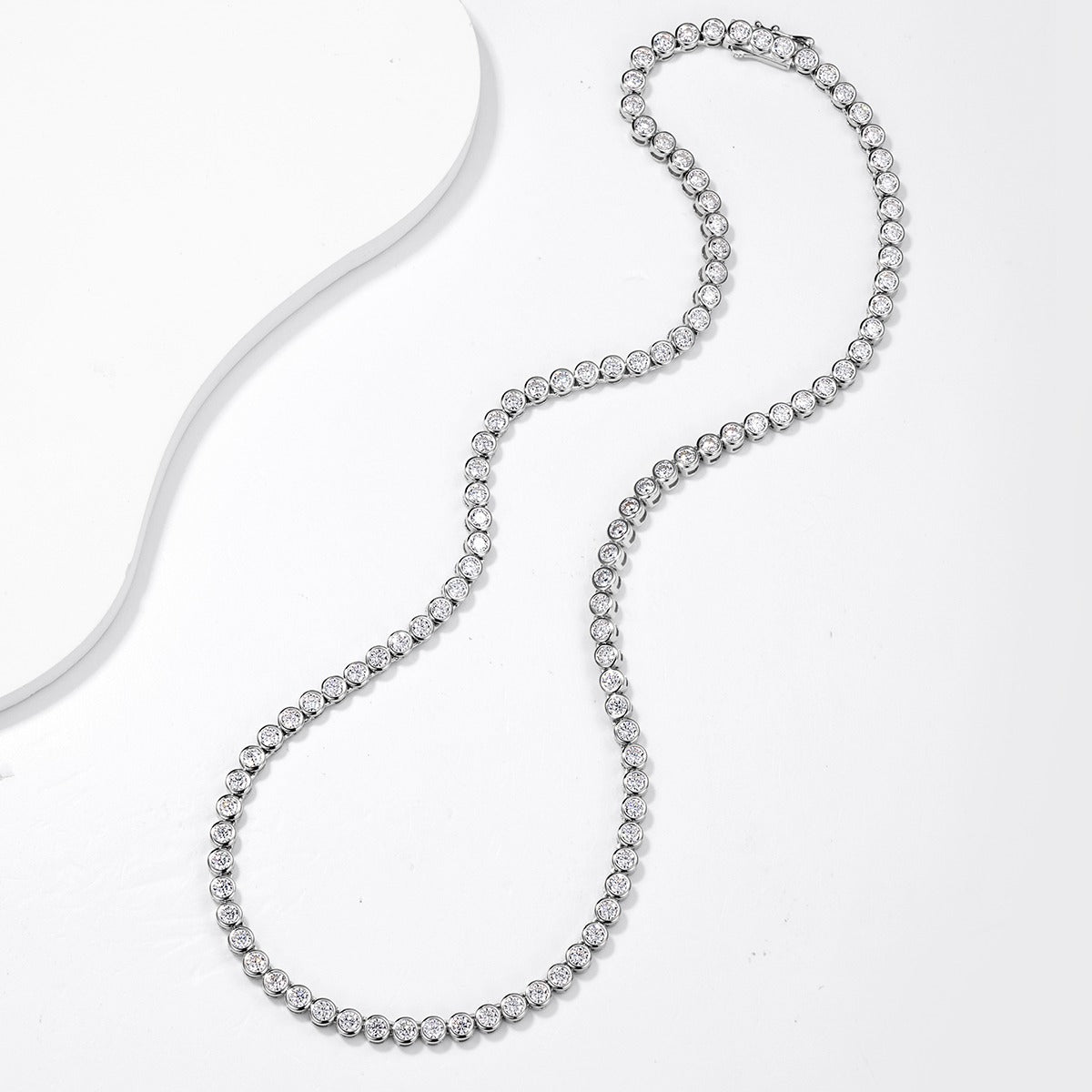 3M_Round Bezel_Moissanite Tennis Necklace 2